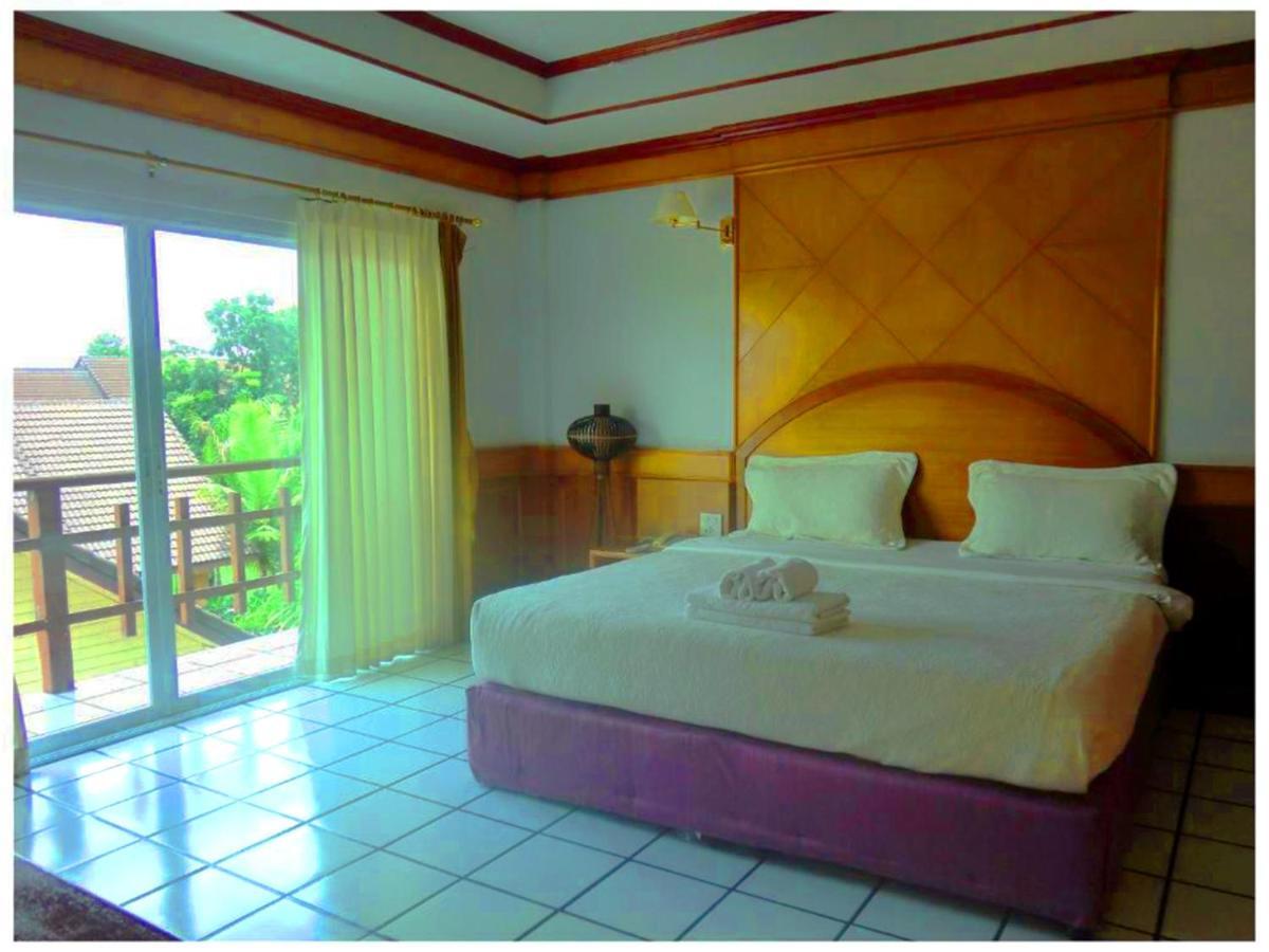 Thong Paeka Hotel Prasat Exterior foto