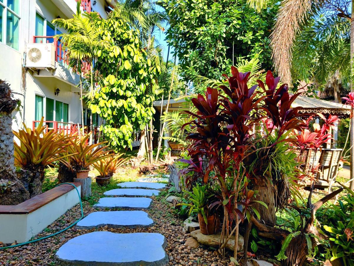 Thong Paeka Hotel Prasat Exterior foto