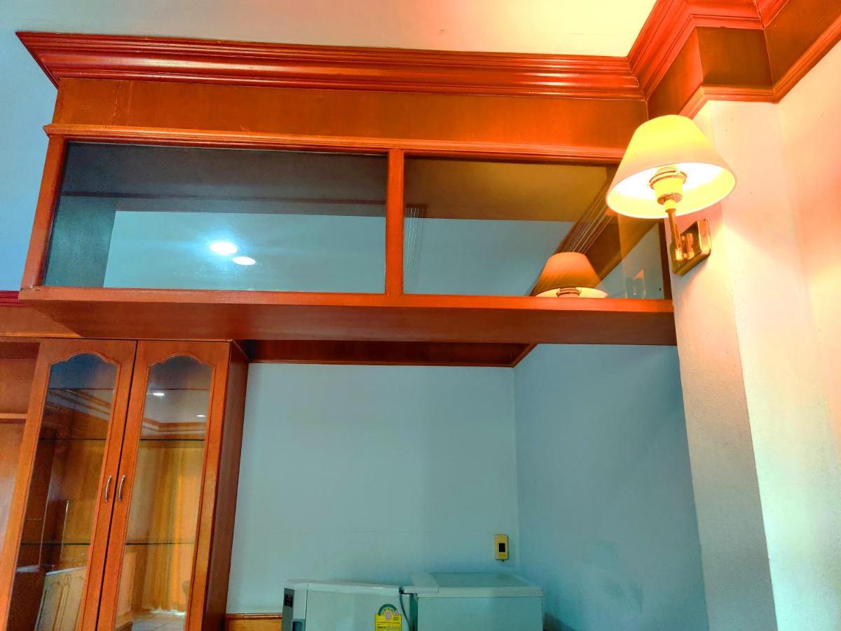 Thong Paeka Hotel Prasat Exterior foto