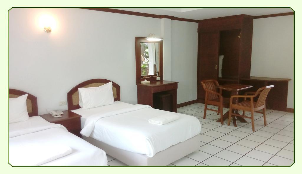 Thong Paeka Hotel Prasat Quarto foto