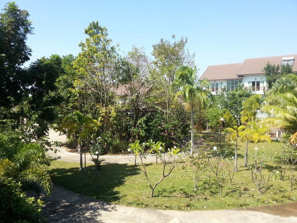 Thong Paeka Hotel Prasat Exterior foto