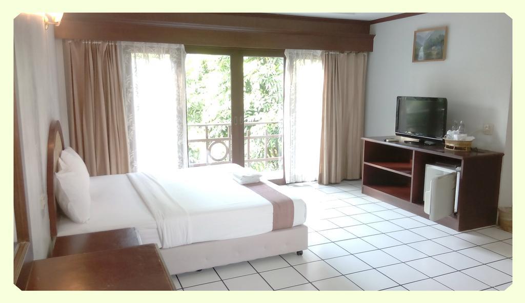 Thong Paeka Hotel Prasat Quarto foto