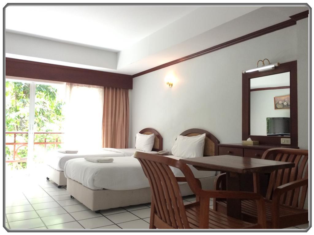 Thong Paeka Hotel Prasat Quarto foto